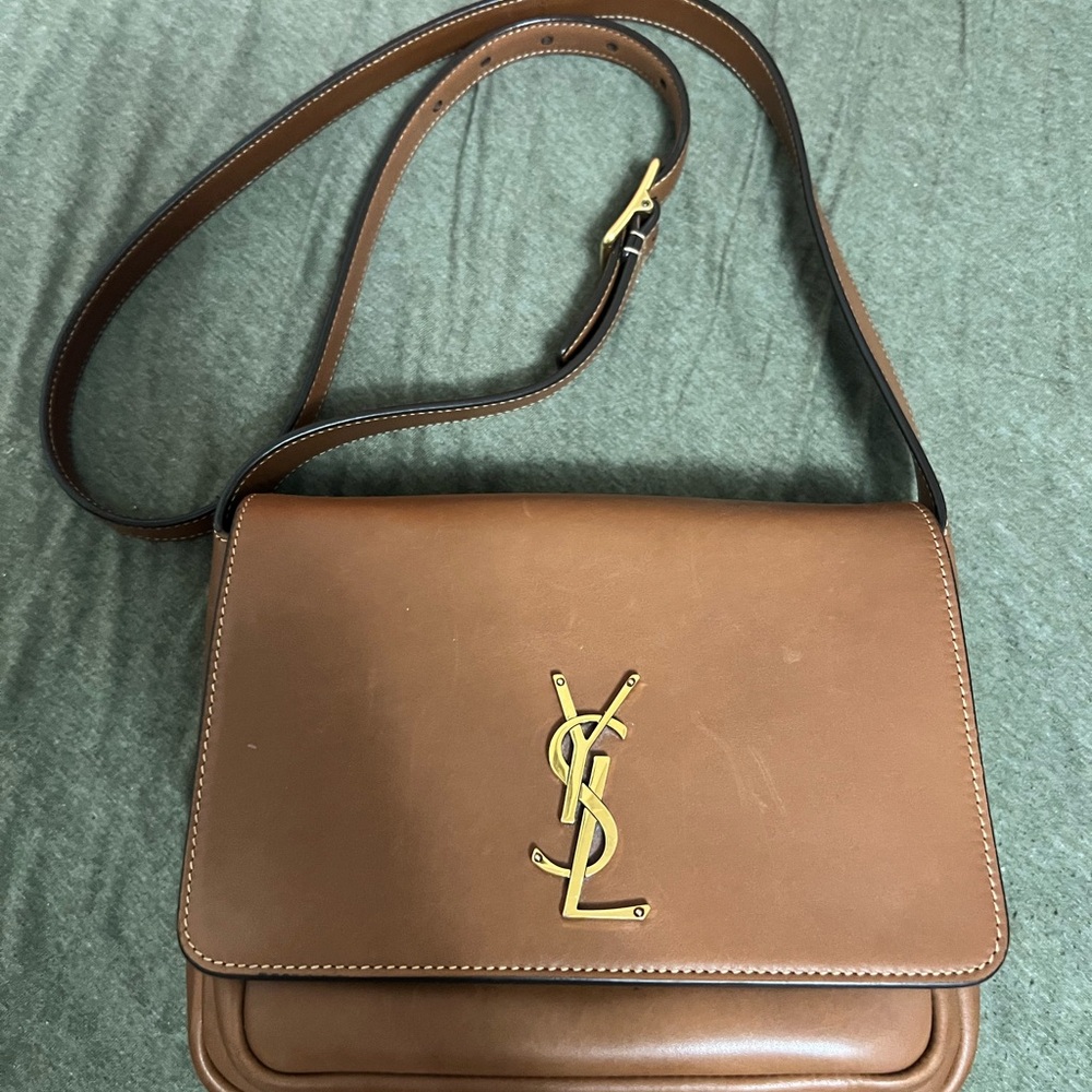 SAINT LAURENT 
Vegetable Tanned Besace Niki Satchel Brick